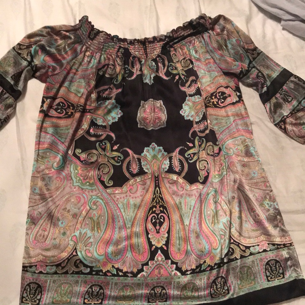 Paisley nylon silk w/ bell 3/4 sleeve.